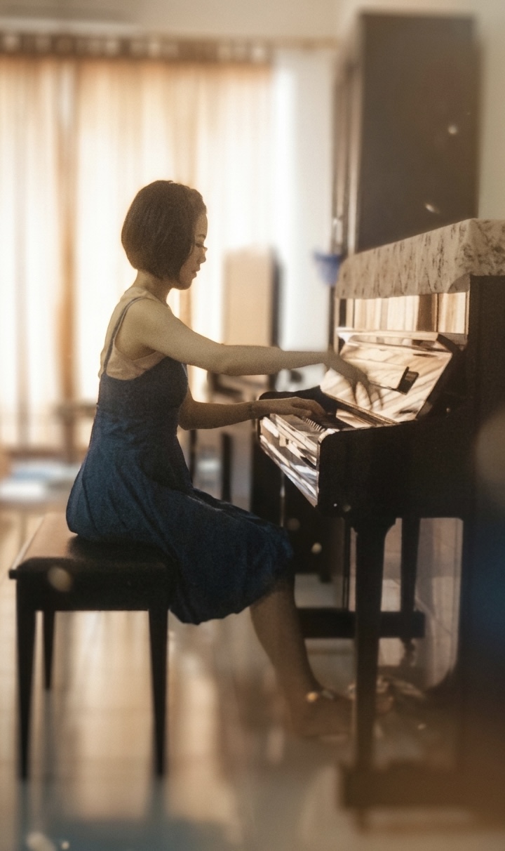 Piano lesson in progress